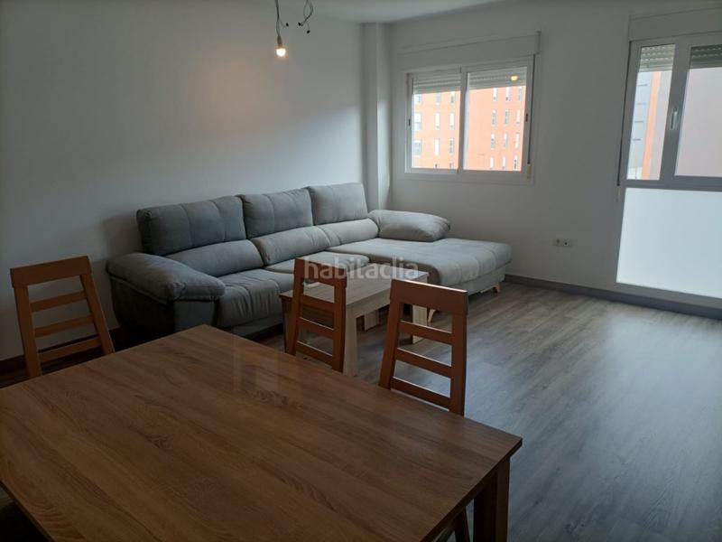 Foto b968b419-9d3b-47b7-928e-e19fff35e6b1. Piso reformado y luminoso piso en cerro gordo. en Badajoz