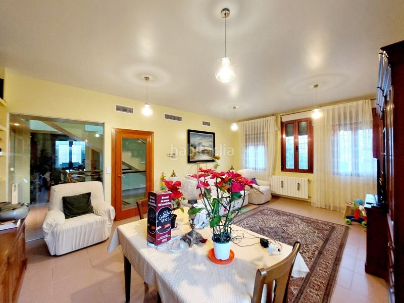 Foto d90e7697-6301-48a7-b57b-e82a0a54236e. Chalet mit parking in Las Vaguadas Badajoz