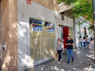 Local Comercial  Avenida carolina coronado. Fantástico local acondicionado .