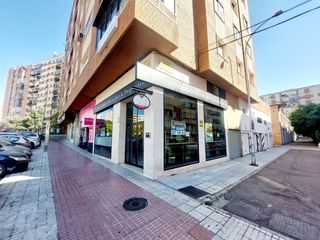 Local Comercial a Santa Marina. Corte ingles