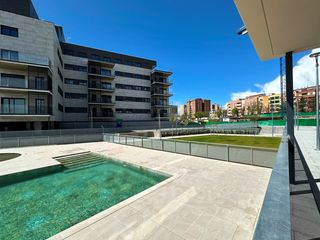 Rent Apartment  Calle jose luis iniesta vazquez. Apartamento con gran terraza y vistas al río en residencial entr