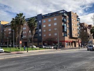 Miete Geschäftsraum in Maria Auxiliadora - Barriada de Llera. Magnifico local en alquiler en paseo condes de barcelona