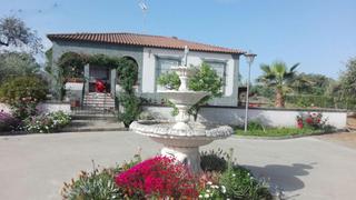 Chalet en Carretera de Sevilla - Los Montitos. Precioso chalet con piscina totalmente legalizado para entrar a