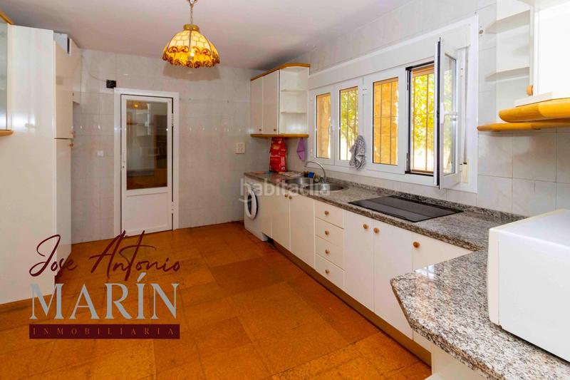 Foto 0d56c84d-ffc0-4c6a-ad60-7da1f832e54c. Casa espectacular chalet en las afueras urbanización campofrío en Badajoz