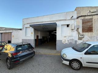 Bâtiment à usage industriel à Carretera de Sevilla - Los Montitos. Amplia nave industrial en badajoz  oportunidad de inversión