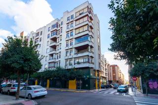 Appartement à Santa Marina. Amplia vivienda de 5 dormitorios con garaje en santa marina