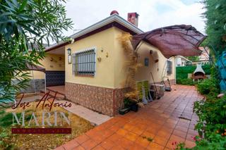Casa en Dehesilla de Calamón - Campomanes. Maravillosa casa situada en la urbanización club campo pinos