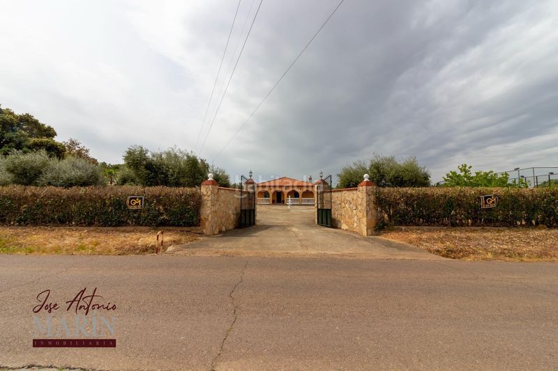 Foto 79a9ab8d-ac7a-4ed7-8921-679a8f37c4ea. Casa amb aparcament piscina a Dehesilla de Calamón - Campomanes Badajoz