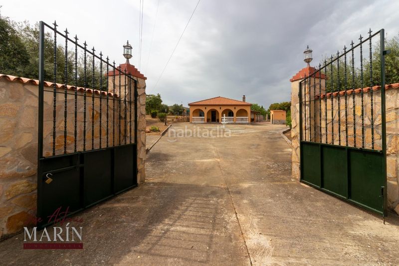 Foto aa57926d-7e5c-4dd0-91fa-98fd5146911c. Casa amb aparcament piscina a Dehesilla de Calamón - Campomanes Badajoz