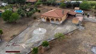 Maison  Avenida avenida campomanes. Parcela y chalet con piscina en campomanes