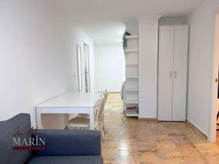 Oficina  Avenida avenida sinforiano madroñero. Oficina reformada en valdepasillas  luminosa y exterior