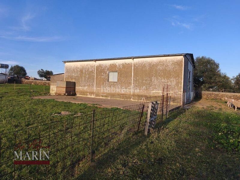 Foto 85a6da69-d004-49bf-badd-090b675409fa. Masia amb aparcament a Oeste Mérida