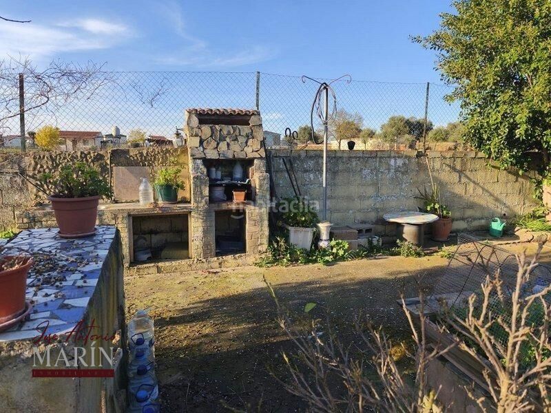 Foto a2703f31-20e5-4ba9-98e9-54c216f1d1e1. Masia amb aparcament a Oeste Mérida