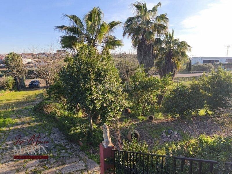 Foto bafea8b4-a737-4b53-aa04-d623c85263d4. Masia amb aparcament a Oeste Mérida