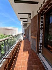 Etagenwohnung in Pardaleras. Exclusivo piso con garaje en pleno centro de badajoz  amplitud,