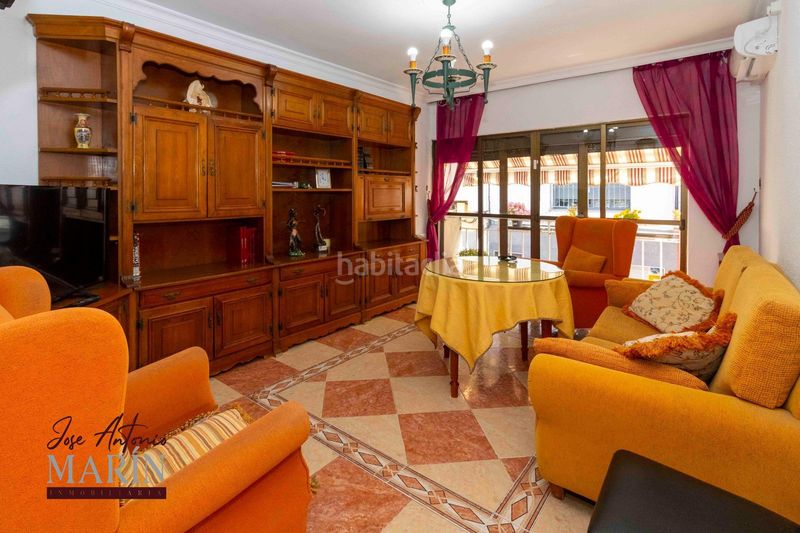 Foto c9ce3c25-bbc8-48a7-8bd5-3c3e03ce5b82. Casa amb aparcament a Ciudad Jardín Badajoz