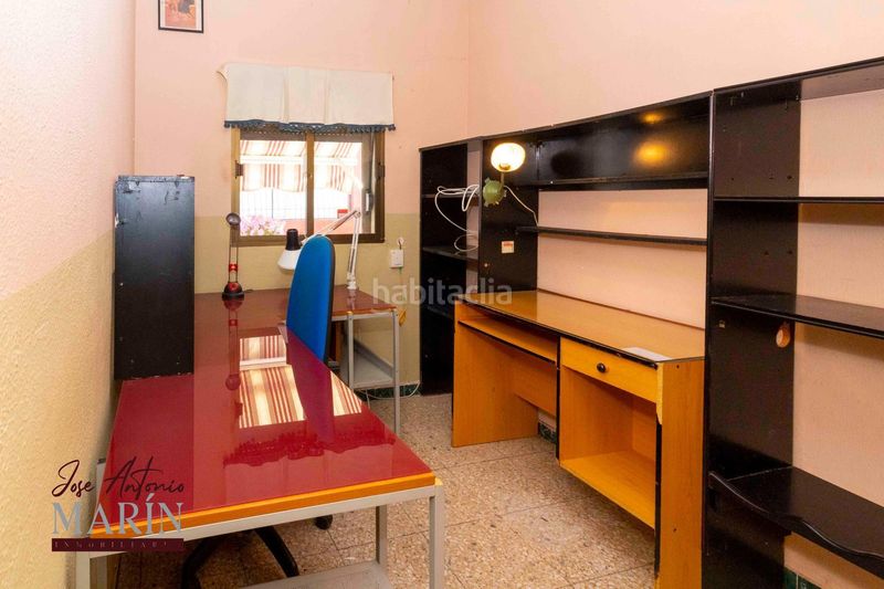 Foto db53cd00-71bb-44f3-b60d-249f9db015e6. Casa amb aparcament a Ciudad Jardín Badajoz