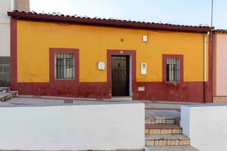 Maison  Calle luis chamizo. Encantadora casa en la albuera con piscina y espacios naturales!