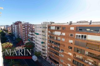 Etagenwohnung in Santa Marina. Piso de cuatro dormitorios y terraza junto a el corte ingles!!!