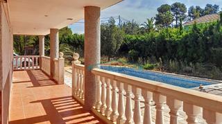 Chalet à Monserrat. Impresionante chalet ubicado en colonia casablanca, en montserra