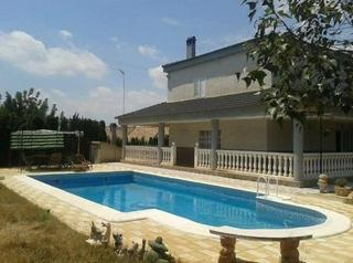 Xalet a Monserrat. Impresionante chalet ubicado en colonia casablanca, en montserra