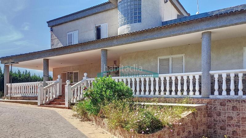 Foto 304d6921-3e0b-4536-bc2b-0d5e8d2a3ad0. Chalet impresionante chalet ubicado en colonia casablanca, en montserrat en Monserrat