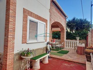 Chalet à Catadau. Espectacular chalet con piscina en catadau