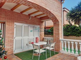 Chalet in Catadau. Espectacular chalet con piscina en catadau