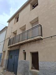 Maison à Chera. Descubre tu refugio perfecto en la encantador municipio de chera