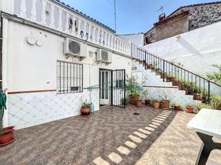 Maison à Algímia de Alfara. Casa esquinera con patio y terraza en algimia dalfara