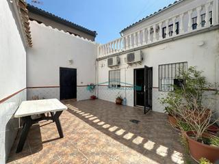 Maison à Algímia de Alfara. Casa esquinera con patio y terraza en algimia dalfara