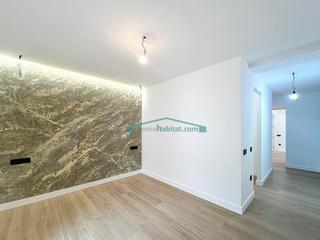 Casa adossada a Pedralba. Preciosa casa con reforma integral a estrenar ubicada en el cent