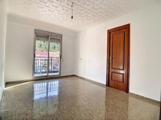 Appartement à El Alborgí. Oportunidad en paterna, piso semireformado con ascensor y balcón