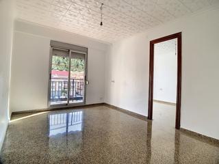 Pis a El Alborgí. Oportunidad en paterna, piso semireformado con ascensor y balcón