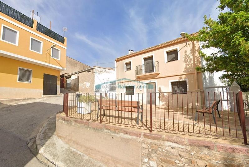 Foto 41d5d18a-4a82-4f5e-acfa-5e79bfce92d9. Haus mit parking in Chera