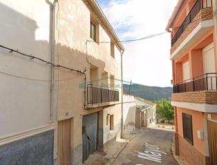 Casa en Chera. Descubre tu refugio perfecto en la encantador municipio de chera