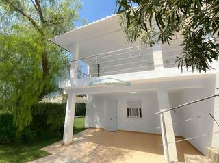 Chalet à Pedralba. Chalet independiente en pedralba, totalmente reformado con pisci