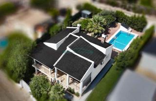 Chalet à Pedralba. Chalet independiente en pedralba, totalmente reformado con pisci