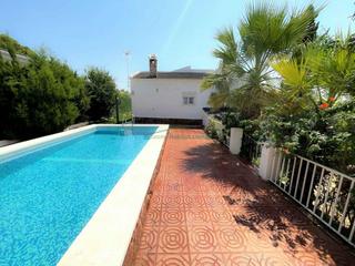 Chalet en Pedralba. Chalet independiente en pedralba, totalmente reformado con pisci