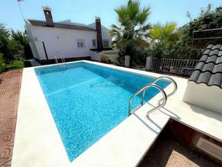 Chalet à Pedralba. Chalet independiente en pedralba, totalmente reformado con pisci