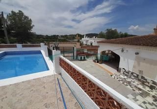 Masia a Vilamarxant. Chalet rústico con piscina y gran parcela en vilamarxant