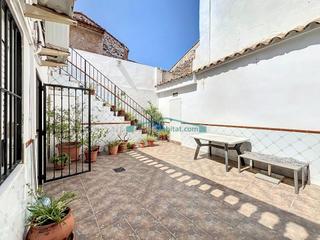 Casa a Algímia de Alfara. Casa esquinera con patio y terraza en algimia dalfara