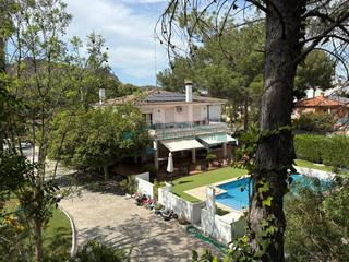 Chalet in Gilet. Exclusivo chalet independiente con gran parcela y piscina climat