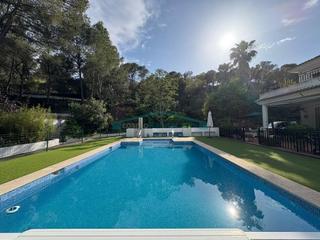 Chalet  Calle montcada. Exclusivo chalet independiente con gran parcela y piscina climat