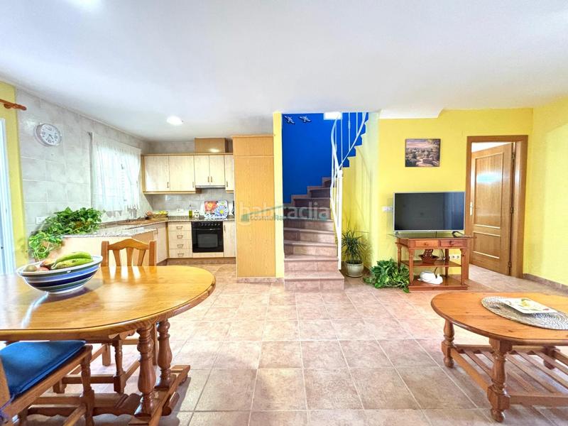 Foto 133e213e-e742-45d3-bb65-391a24195b03. Casa aparellada amb aparcament a Corinto-Almardà Sagunt