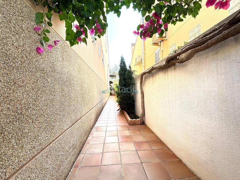 Foto 31b40098-b01d-41c1-95b7-ac5aa32f012b. Casa aparellada amb aparcament a Corinto-Almardà Sagunt