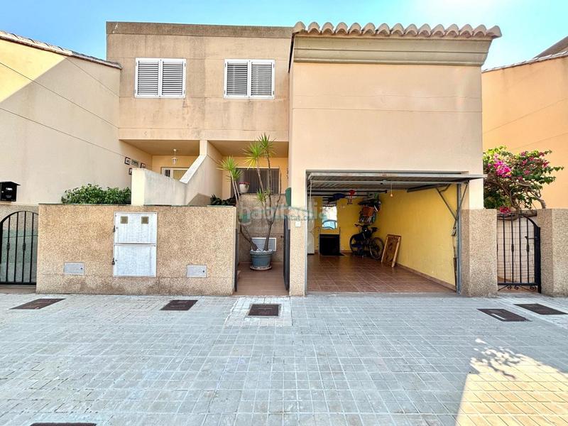 Foto 47156a1e-7fe1-4ee6-bdce-8008e62a9292. Casa aparellada amb aparcament a Corinto-Almardà Sagunt