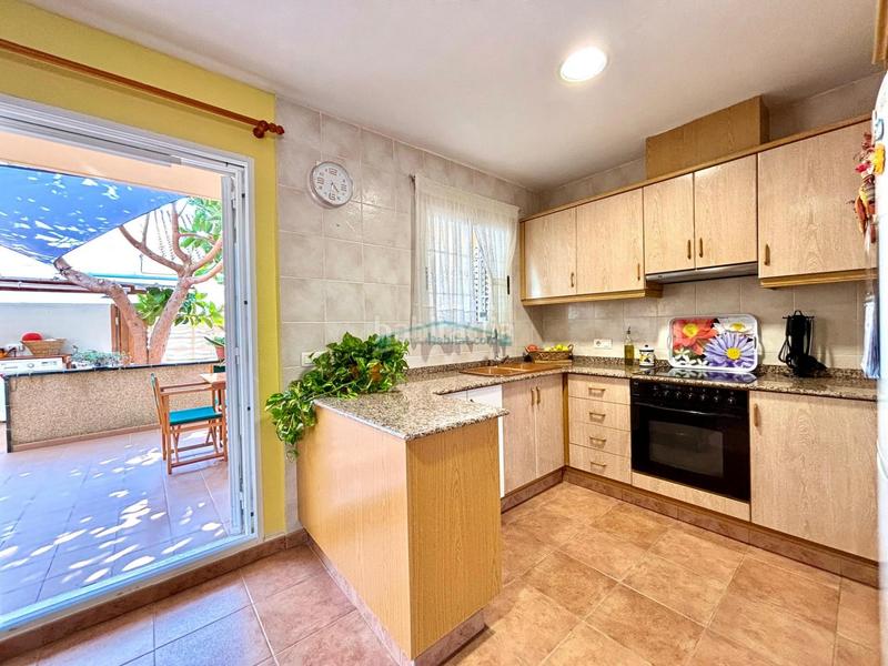 Foto 50fe9077-74bb-4f23-b220-da71bf5a6451. Casa aparellada amb aparcament a Corinto-Almardà Sagunt