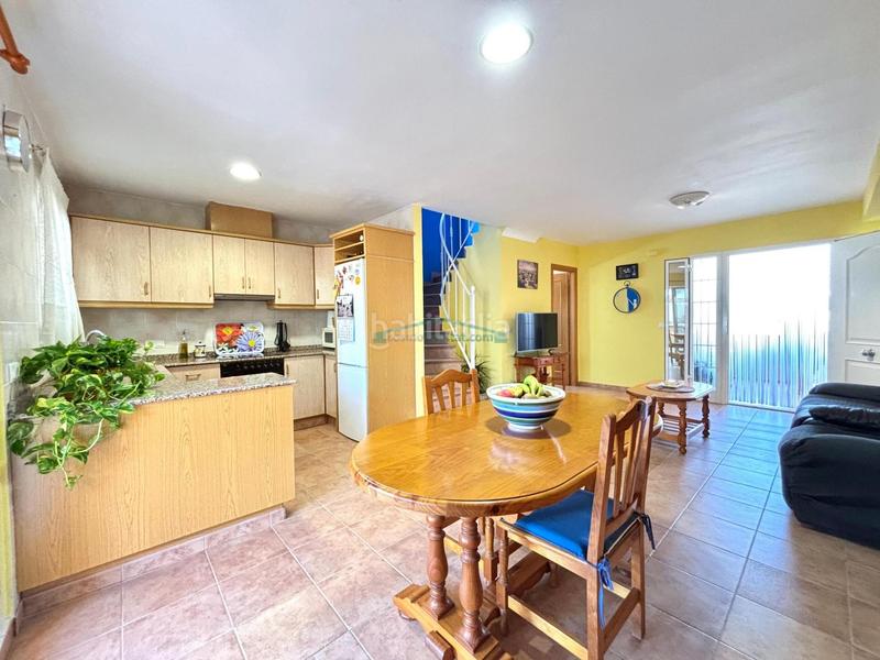 Foto 563a602c-1957-4ee1-80f2-07b1037bdc19. Casa aparellada amb aparcament a Corinto-Almardà Sagunt