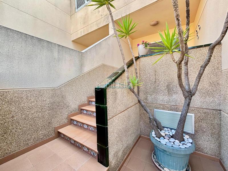 Foto 6584e171-337f-4747-bc53-4eff8c8c0ae6. Casa aparellada amb aparcament a Corinto-Almardà Sagunt